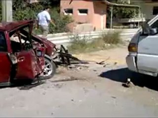 KÜÇÜK ŞELALE KAVŞAĞINDAKİ KAZADA 4 KİŞİ YARALANDI