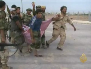 ثوار ليبيا يسيطرون على الأبنية الرئيسية