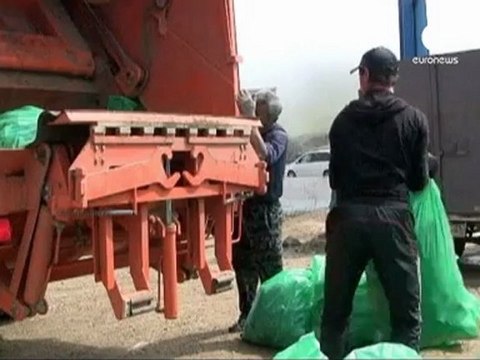 Les écolos russes nettoient les rives du lac Baïkal