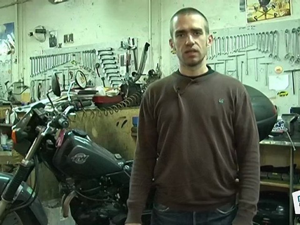 Comment démarrer une moto avec une batterie auxiliaire ? Vidéo Dailymotion