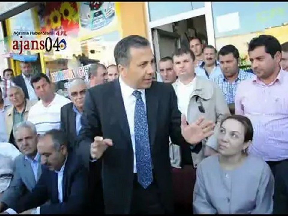 Ağrı Kağızman Caddesinin Açılması İle İlgili Yapılan Toplantıya Hasan Arslan  Ekrem Çelebi Kerim Yıldız Fatma Salman Kotan katıldı.