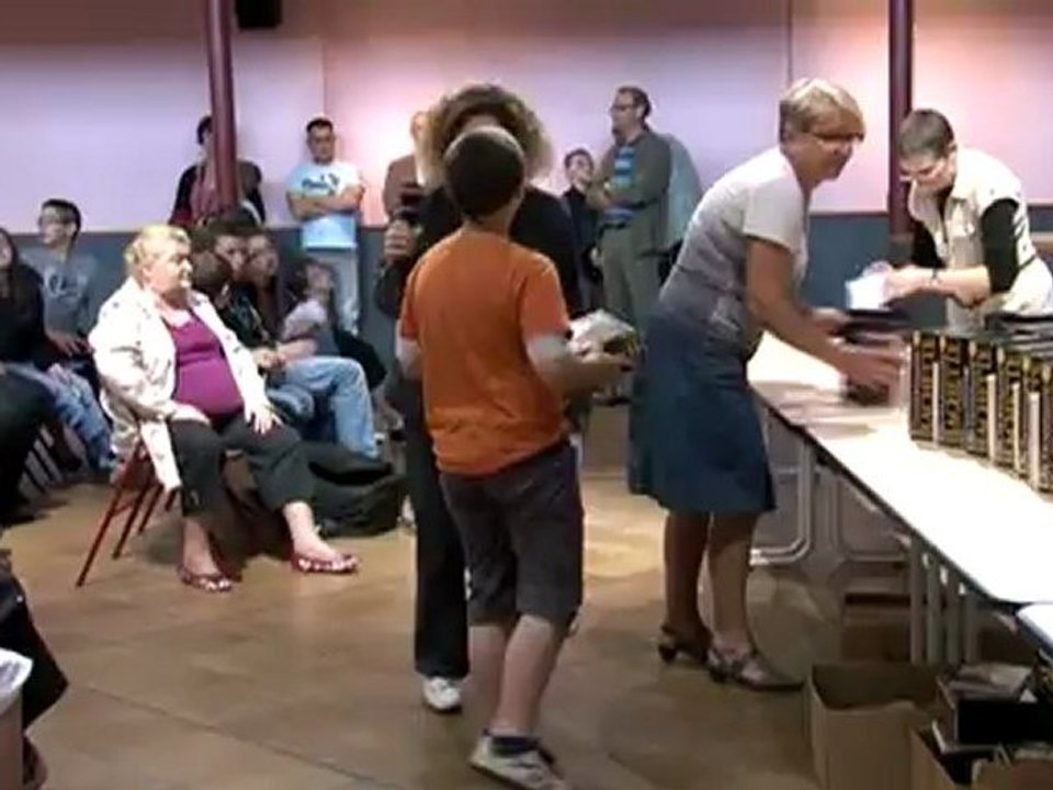 Distribution des dictionnaires aux futurs sixièmes