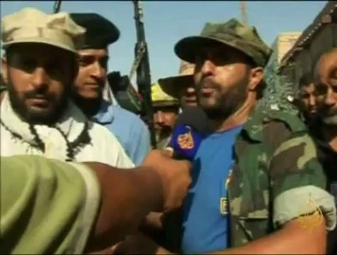 تواصل المعارك بين الثوار وكتائب القذافي