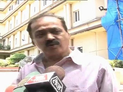 Akshay Visits Rajesh Khanna At Lilavati Hospital