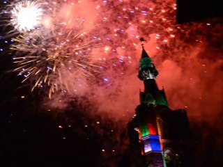Le final du feu d'artifice du 14 juillet sur la Grand-Place de Béthune