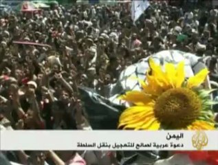مصرع متظاهرين وجنود موالين للثورة في اليمن