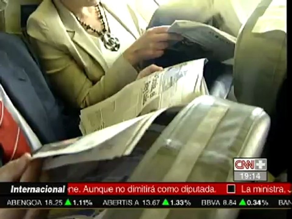 CNN+ ilustra la noticia del Falcon con imágenes de Rajoy en un avión