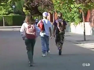 Abren los colegios cerrados por la gripe A