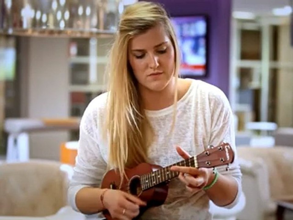 Heloïse des Two Blondies & One Uku - Chupee