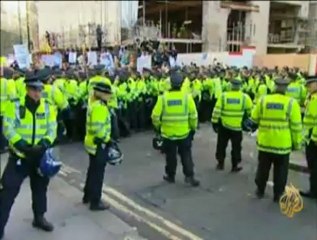 الطلبة البريطانيين يرفضون خفض الإنفاق على التعليم