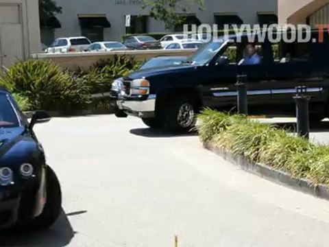 Arnold Schwarzenegger Shops at Barneys! - Hollywood.TV