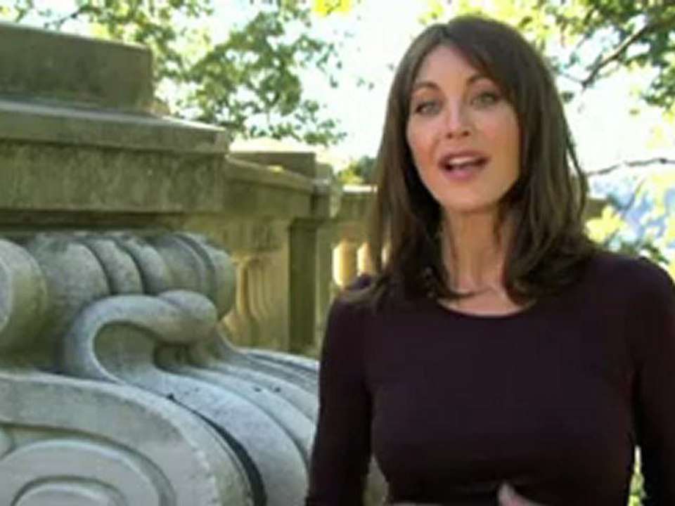 Jimmy Choo lance la collection de sacs CHOO 24:7