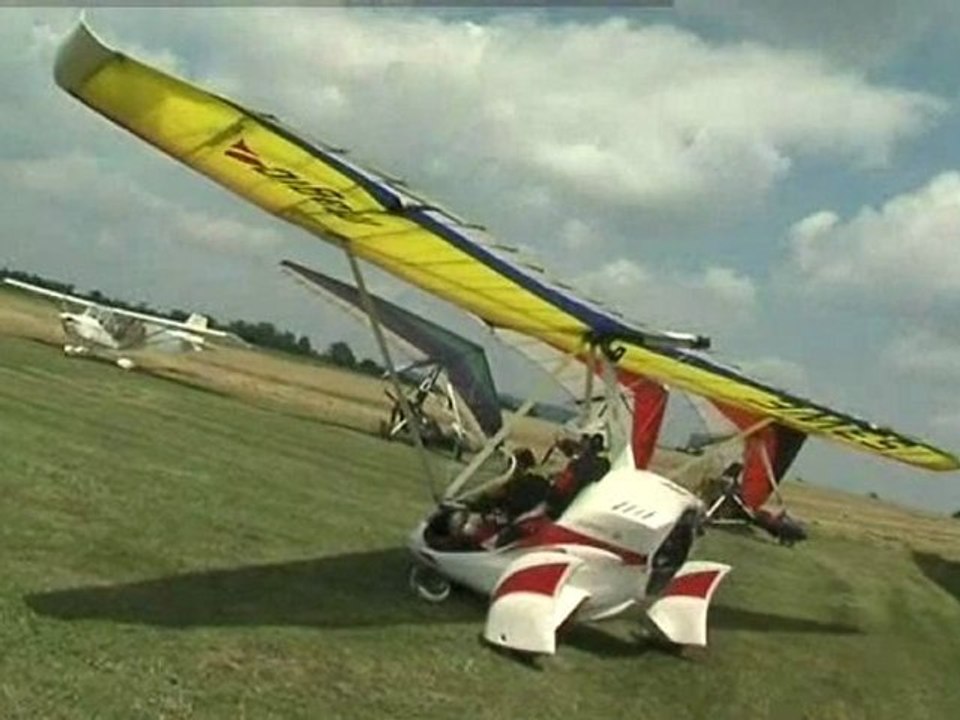 Aérodrome ULM d'Aron (Mayenne) en juillet 2011