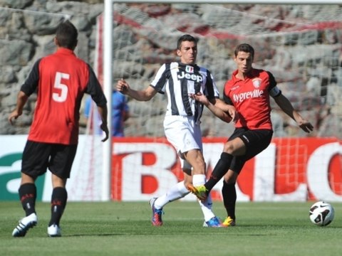 Juventus : Lucio débute par une boulette