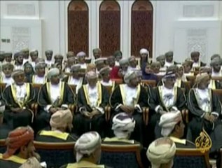 السلطان قابوس يتعهد بتطوير المؤسسات الرقابية