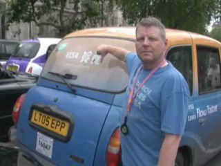 Londra, tassisti in protesta al Parlamento