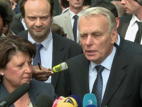 Jean-Marc Ayrault à son arrivée au Conseil national de préparation du congrès