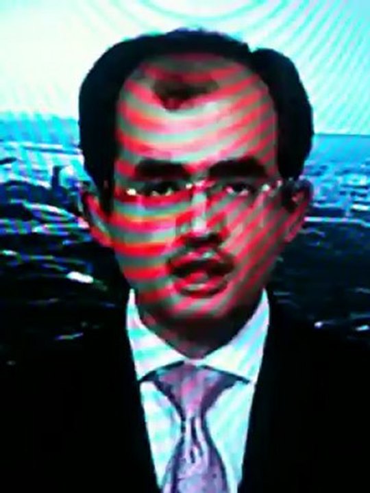 Présentateur TV beau gosse