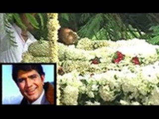 Celebrities @ Aashirwad To Mourn Rajesh Khanna