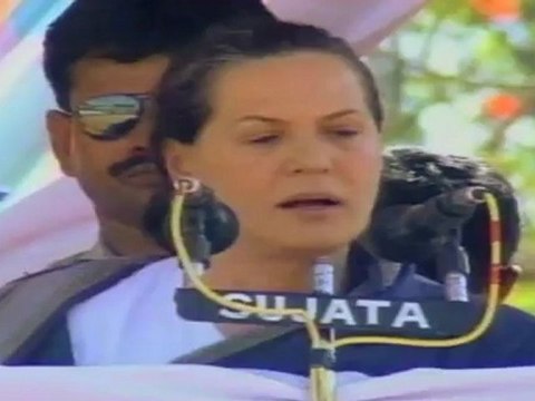 Sonia Gandhi in AP: Non-Congress governments are anti-poor
