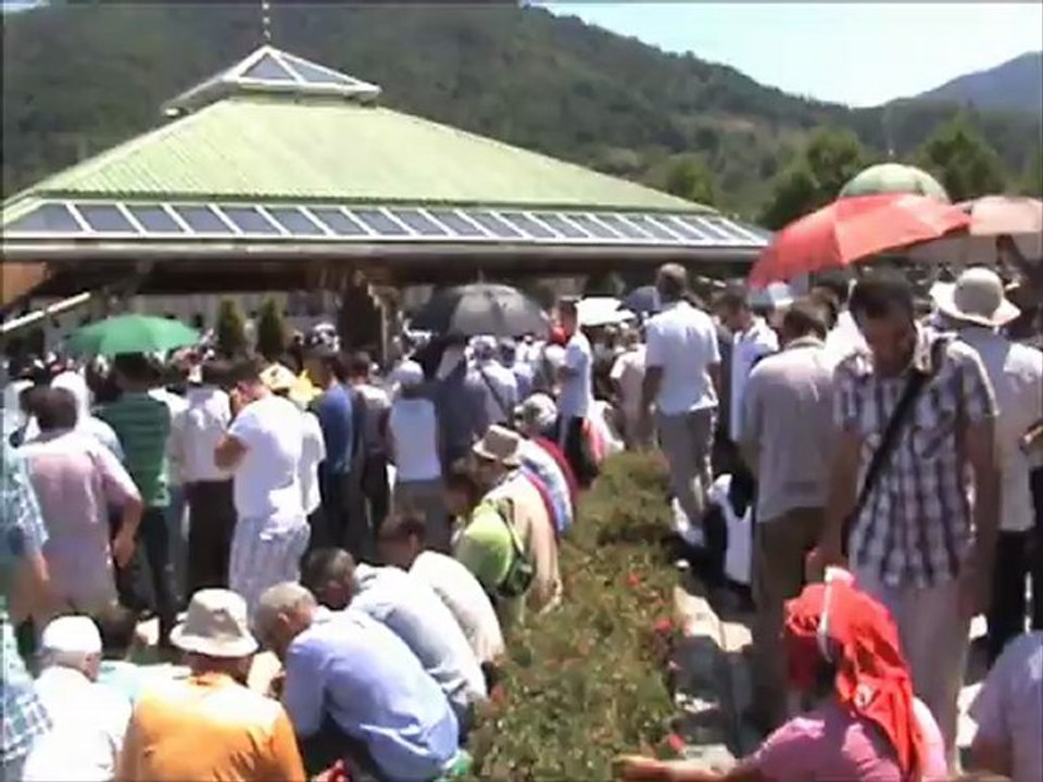 bosna hersek srebrenitza katliamı törenleri2