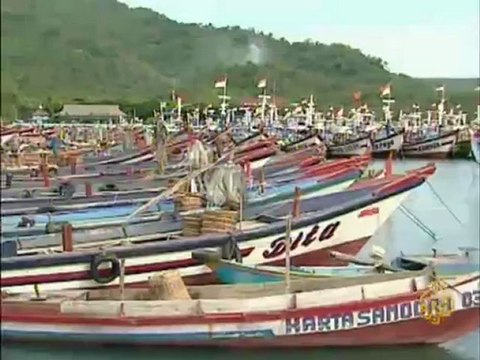 ناجين من غرق سفينة بين إندونيسيا وأستراليا