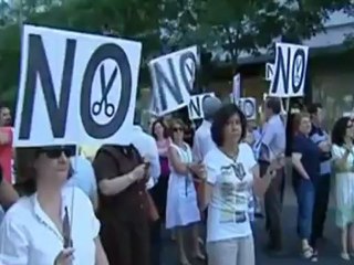 Los funcionarios vuelven a cortar las calles, en tanto Montoro advierte del riesgo para pagar las nóminas