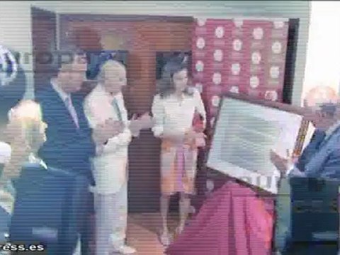 Letizia apoya la investigación de enfermedades