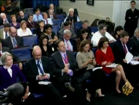 زوارق إيرانية تقترب من سفينة أمريكية بمضيق هرمز