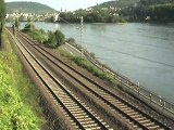 Züge Rheinschiffe zwischen Assmannshausen-Rüdesheim, Militärzug, Railion 185, Crossrail 185, 110, 5x 143
