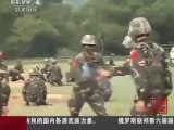 Soldats chinois jouent avec une bombe