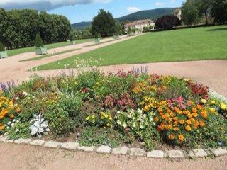 Abbaye de Cluny cloître et  jardins