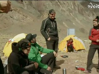 El Conquistador del Aconcagua 2011- El médico atiende a Silvia