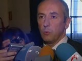 El PSOE defiende a Saiz y el PP le pide explicaciones públicas