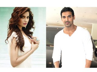 Video herunterladen: John Abraham Wants Bipasha Basu Out Of His Film - Bollywood Gossip