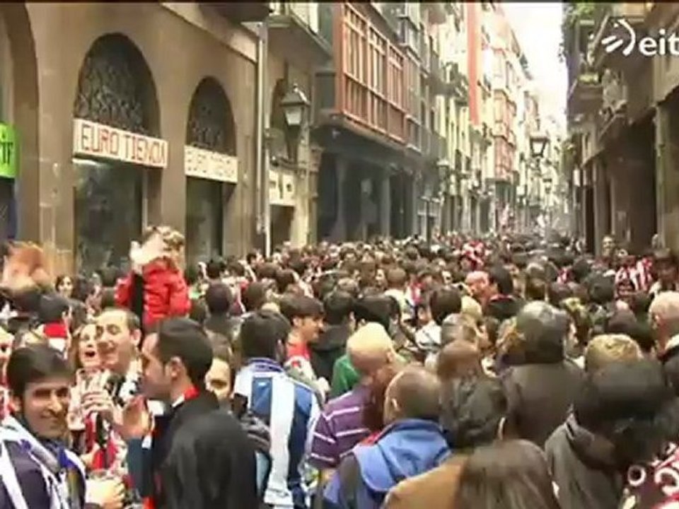 Deportes: Ambientazo antes del derbi Athletic - Real Sociedad