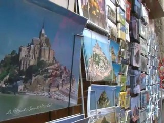 La Poste en été c'est un accueil adapté pour tous les touristes. Exemple au Mont Saint Michel