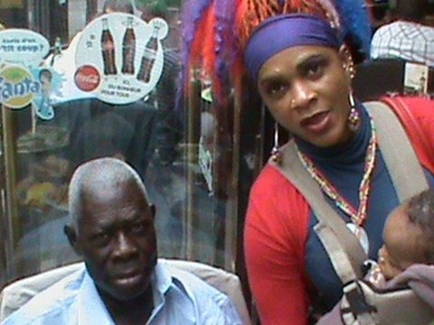 La poetesse Nathy Ebriet, son pere Ossebi Oko & son mari Paris