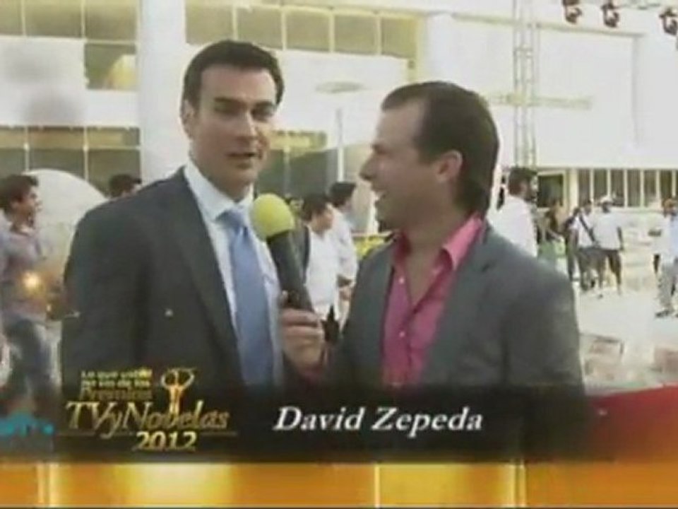 David Zepeda @davidzepeda1  el galán más asediado de la alfombra roja #PremiosTVyN2012