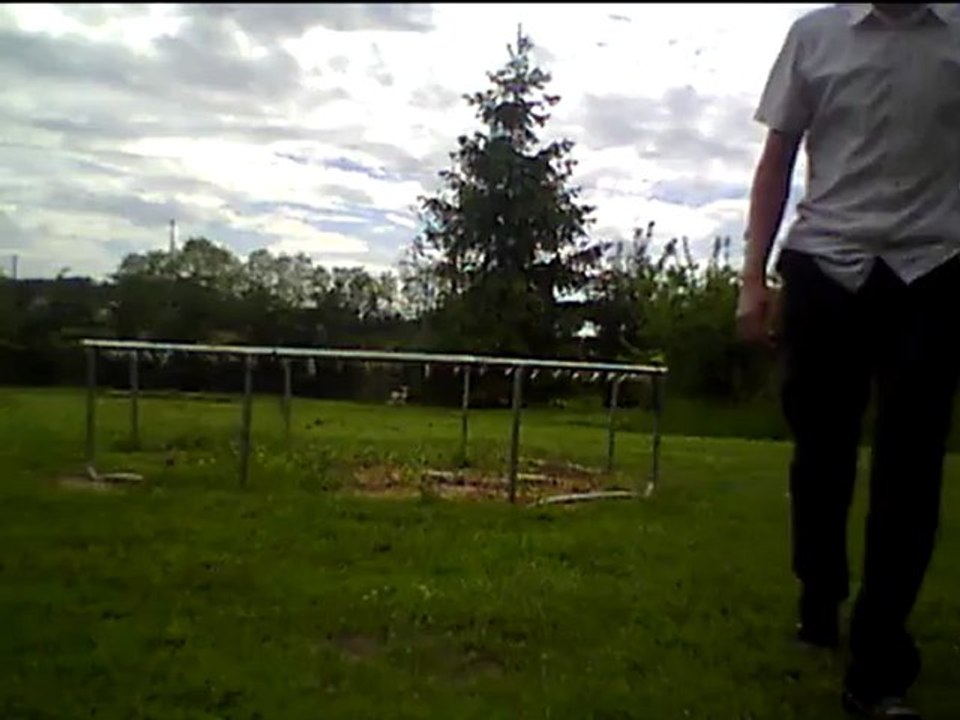 flip avant sur barre trampo