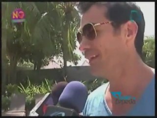David Zepeda @davidzepeda1 hasta en la playa se ejercita para mantener su cuerpo