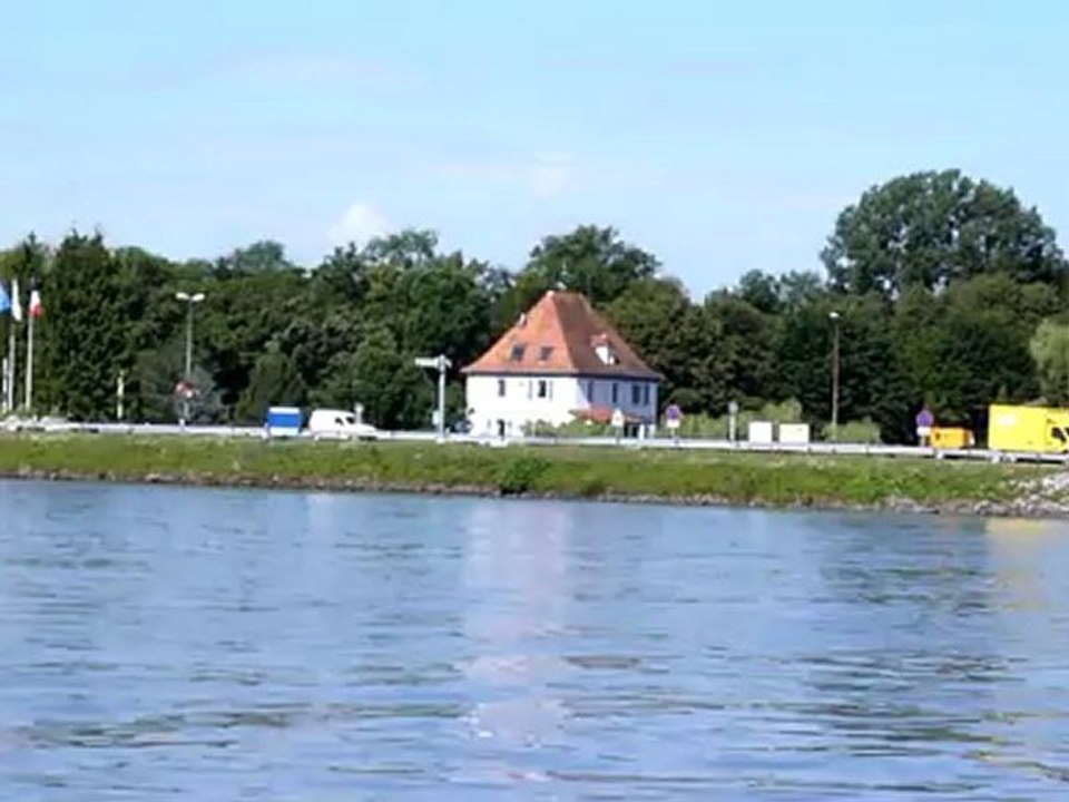 d'une rive a l'autre, de la france à l'allemagne sur un bac
