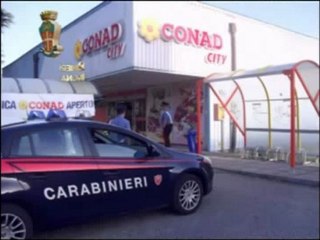 Download Video: Castel San Pietro Terme (BO) - Rapina a mano armata al Conad, arrestati 2 banditi (19.07.12)