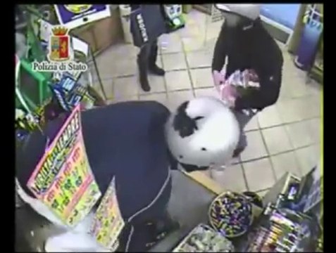 Palermo - Rapinatori arrestati e linciati (14.07.12)