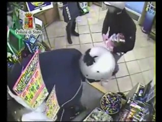 Palermo - Rapinatori arrestati e linciati (14.07.12)