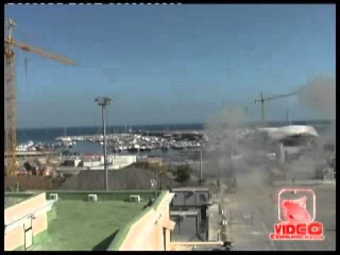 Salerno - Ordigno bellico di fabbricazione inglese fatto brillare (live 16.07.12)