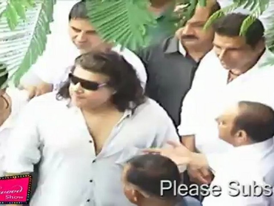 Dimple Kapadia and Rinki Khanna Farewell to Rajesh Khanna