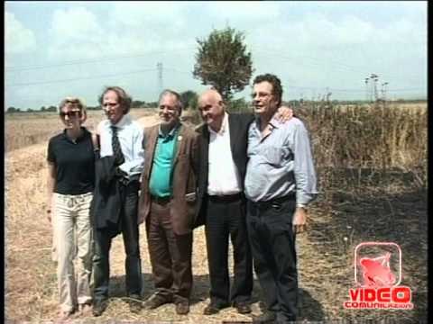 Pignataro (CE) - Mietitura del grano in risposta alle fiamme della camorra (03.07.12)