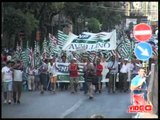Napoli - Manifestazione dei sindacati, contestato Bonanni e Angeletti (03.07.12)