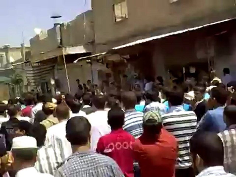 Syria  فري برس حماة المحتلة حي كازو أول يوم من رمضان 20 7 2012 Hama